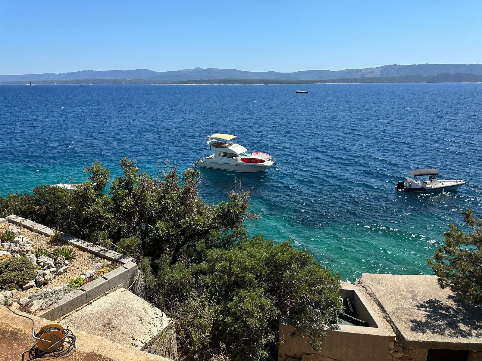 Brod Lady Lota tijekom plovidbe oko otoka Brača