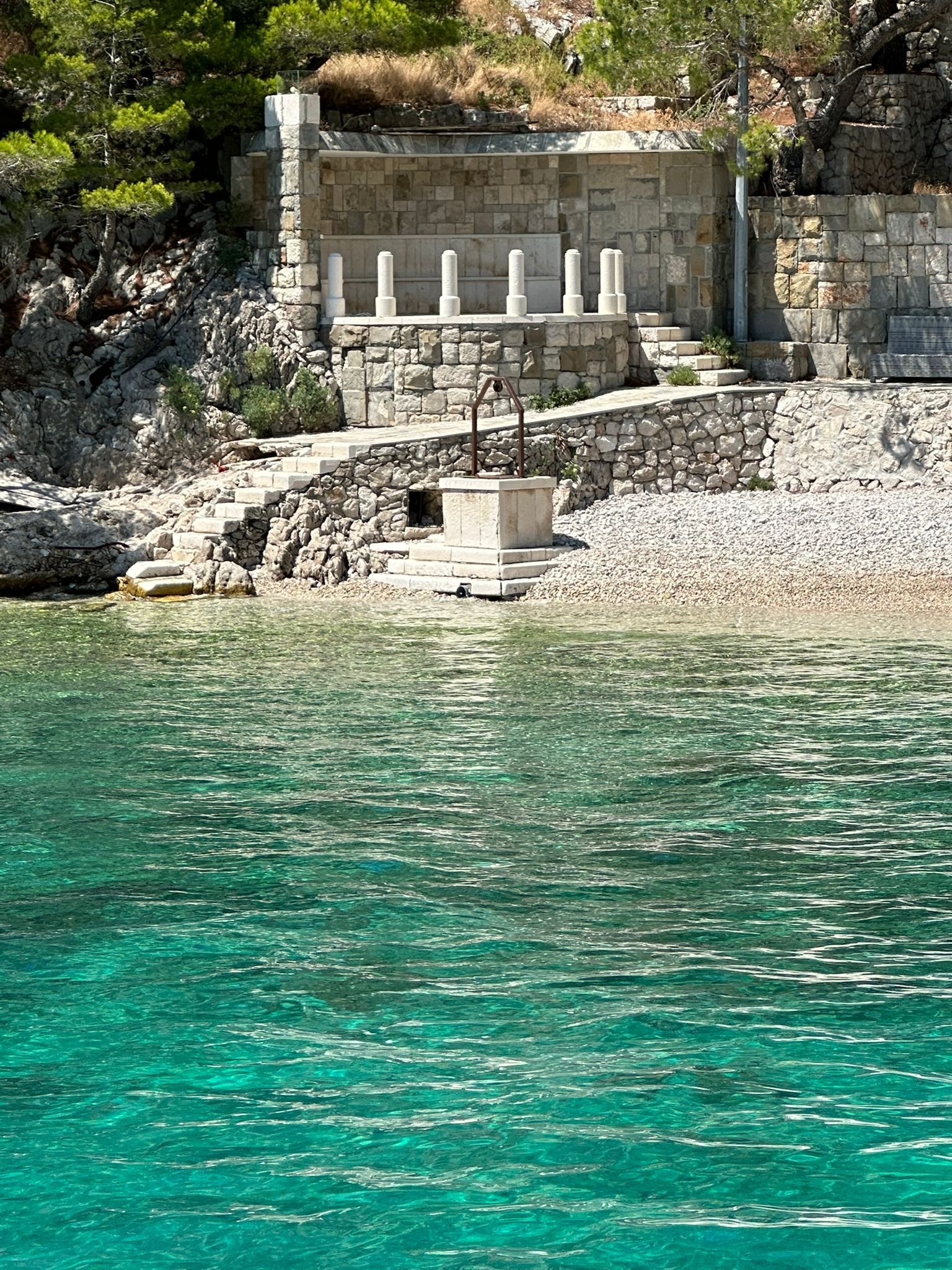 Mediteranski pejzaž viđen s mora